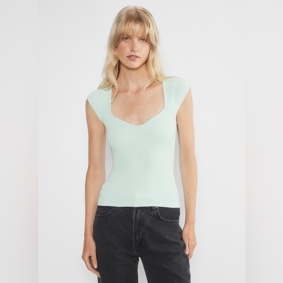 Aritzia Tops - NWT Wilfred “Tuscany” top